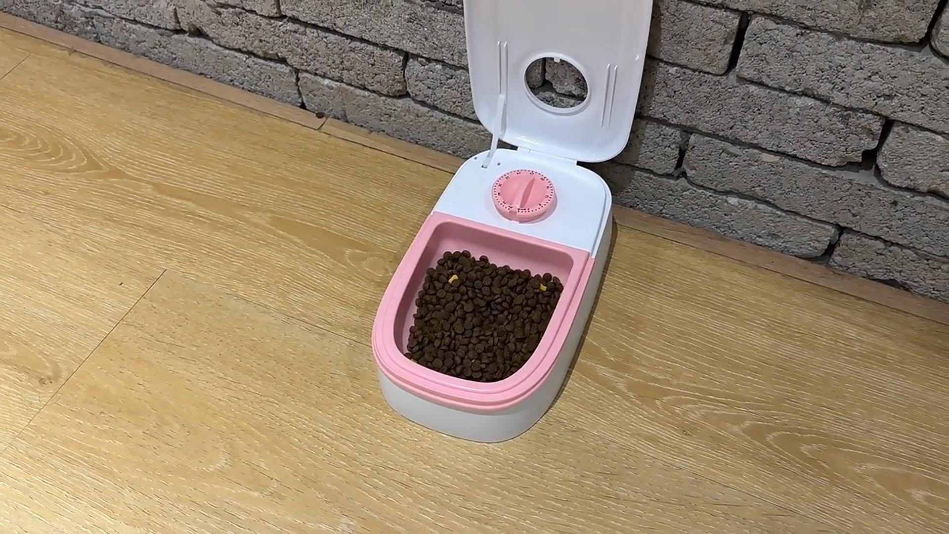 Gravity feeder in use